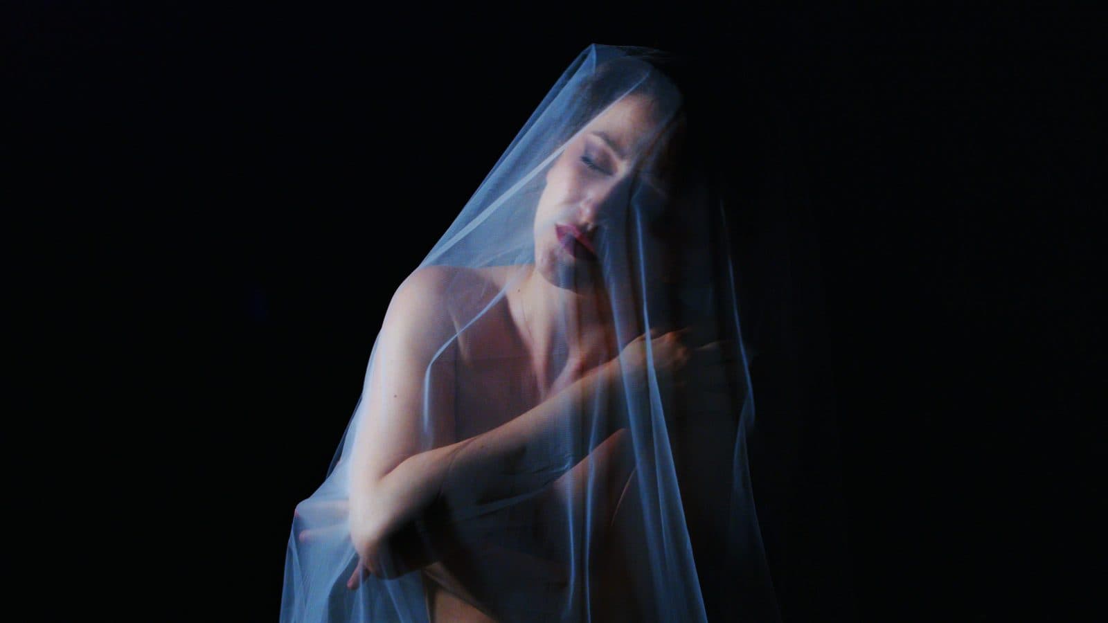 Alexandra Raia — Mystika, directo